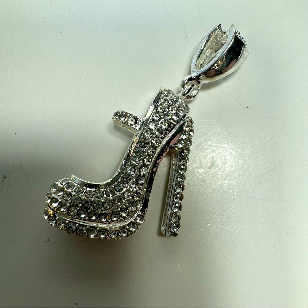 NWT. Stiletto high heel keychain. Silver tone rhinestone shoe keychain.